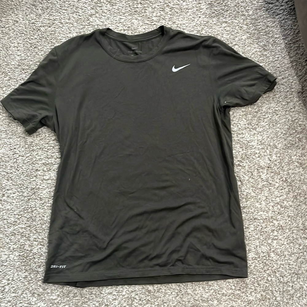 Green nike tee